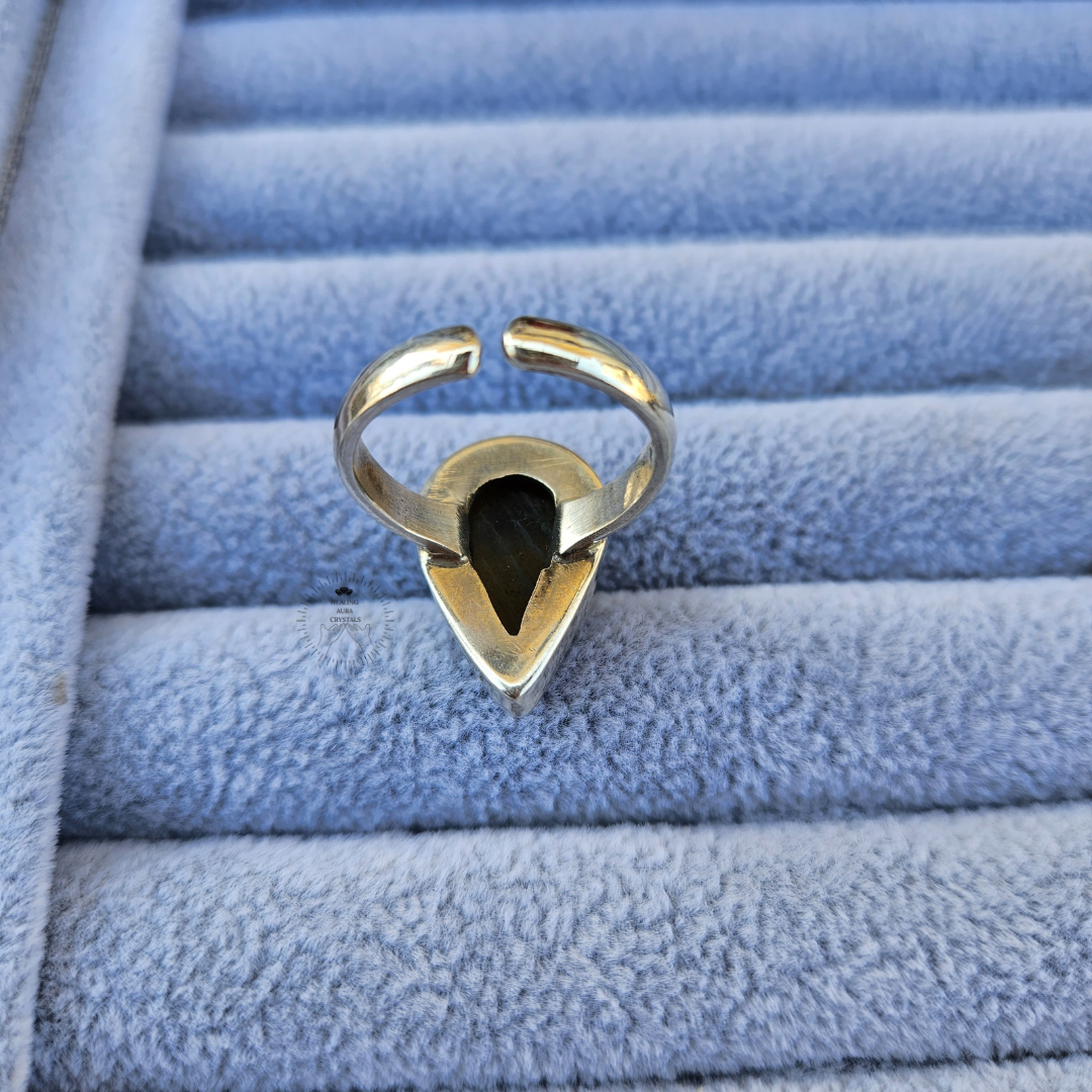 Labradorite Ring in 925 Silver