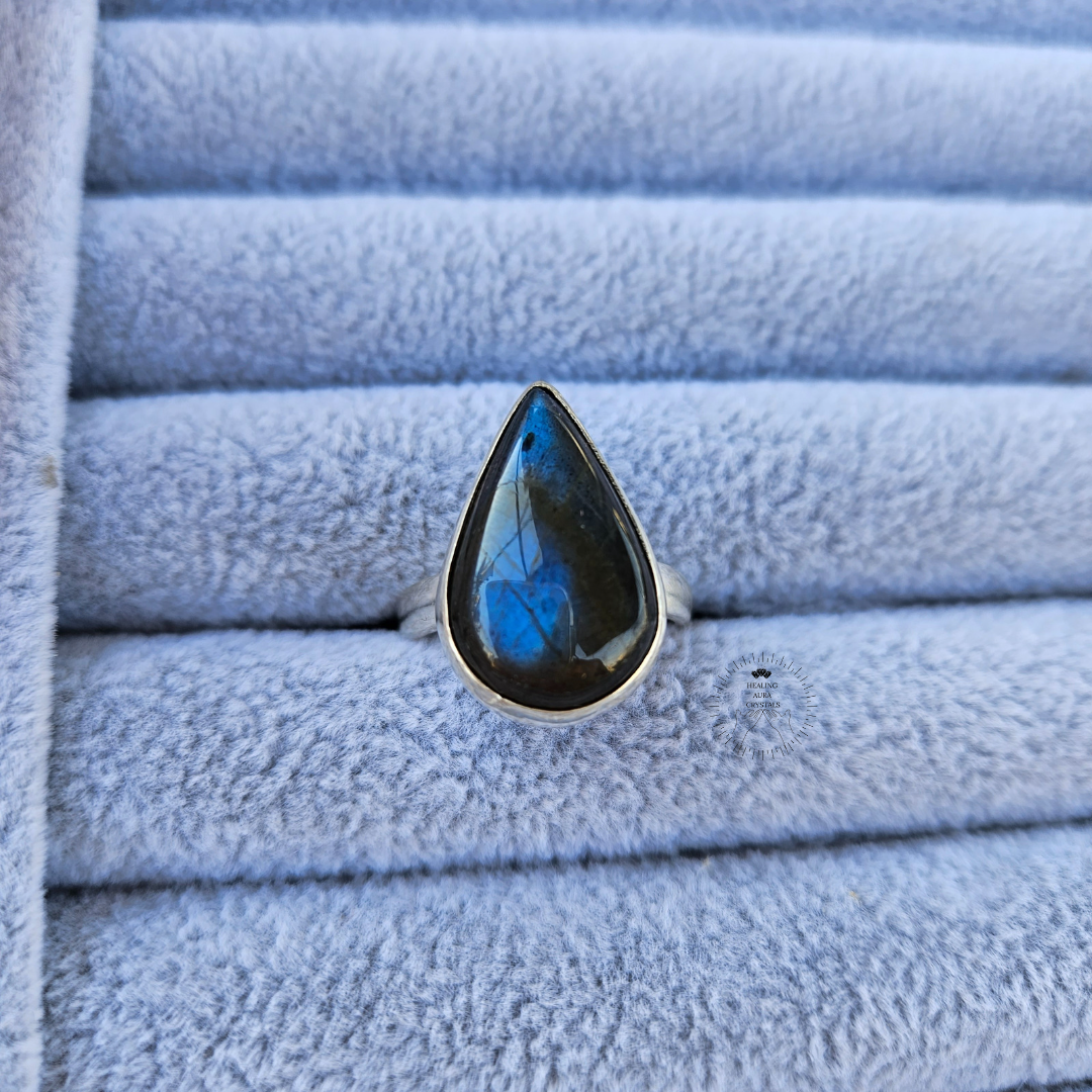 Labradorite Ring in 925 Silver